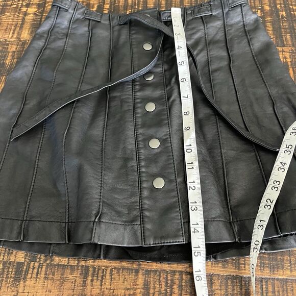 RARE Free People Sz 0 Beach Jet Black Vegan Leather Pleated A-Line Mini Skirt - Picture 4 of 4